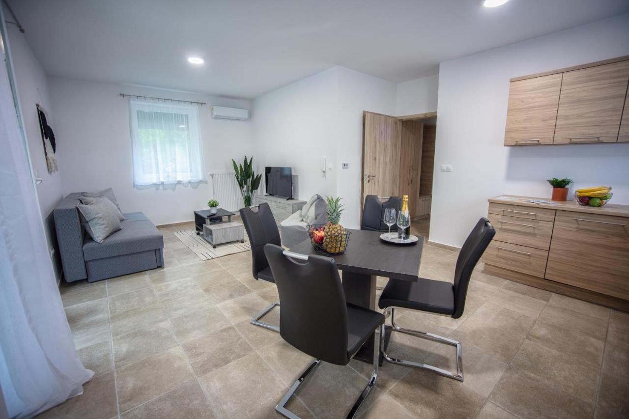 Forest Luxory Ii. Apartman Sarvar Exterior photo
